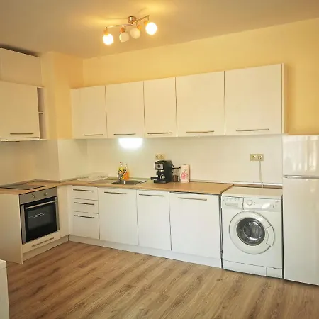 South Bay Beach * וארנה